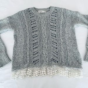 🐰Dainty grey sweater with lace detailing!